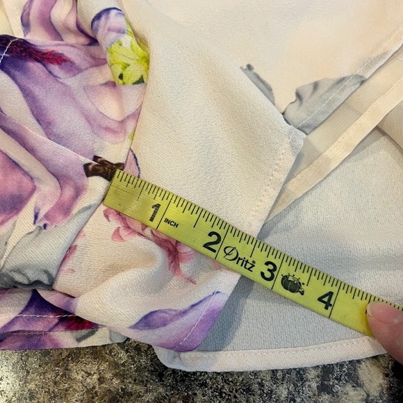 L'Atiste Medium Long Sleeve Floral Print Romper V-neck Open Back - Picture 8 of 8